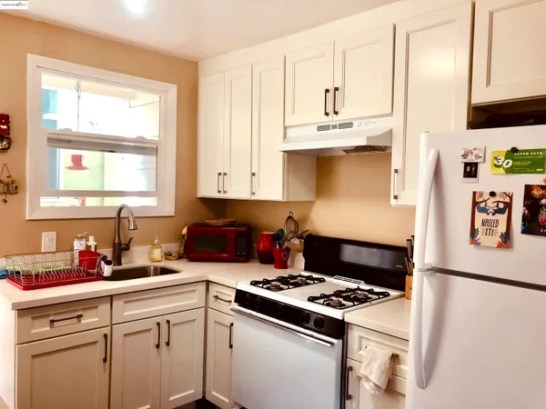 $2,250,000 | 986 Kains Avenue, Albany, CA 94706