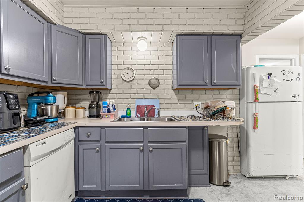 6429 North Beech Daly Road Dearborn Heights, MI 48127 - Photo 13 of 33