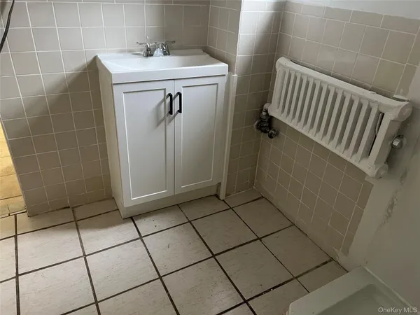 $1,900 | 119-13 18th Avenue, Unit 1R | College Point