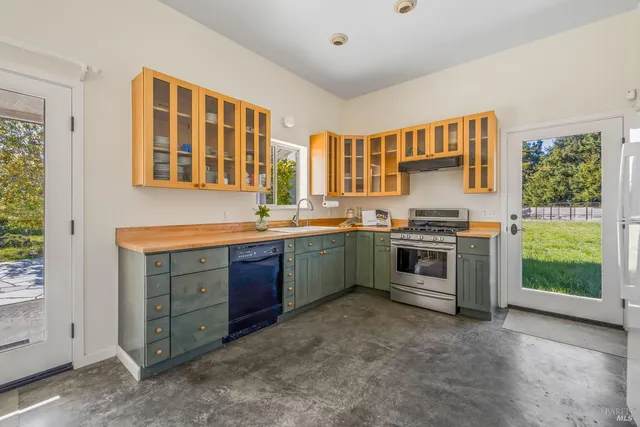 $4,495,000 | 28651 South 1st Hwy Point, Gualala, CA 95445