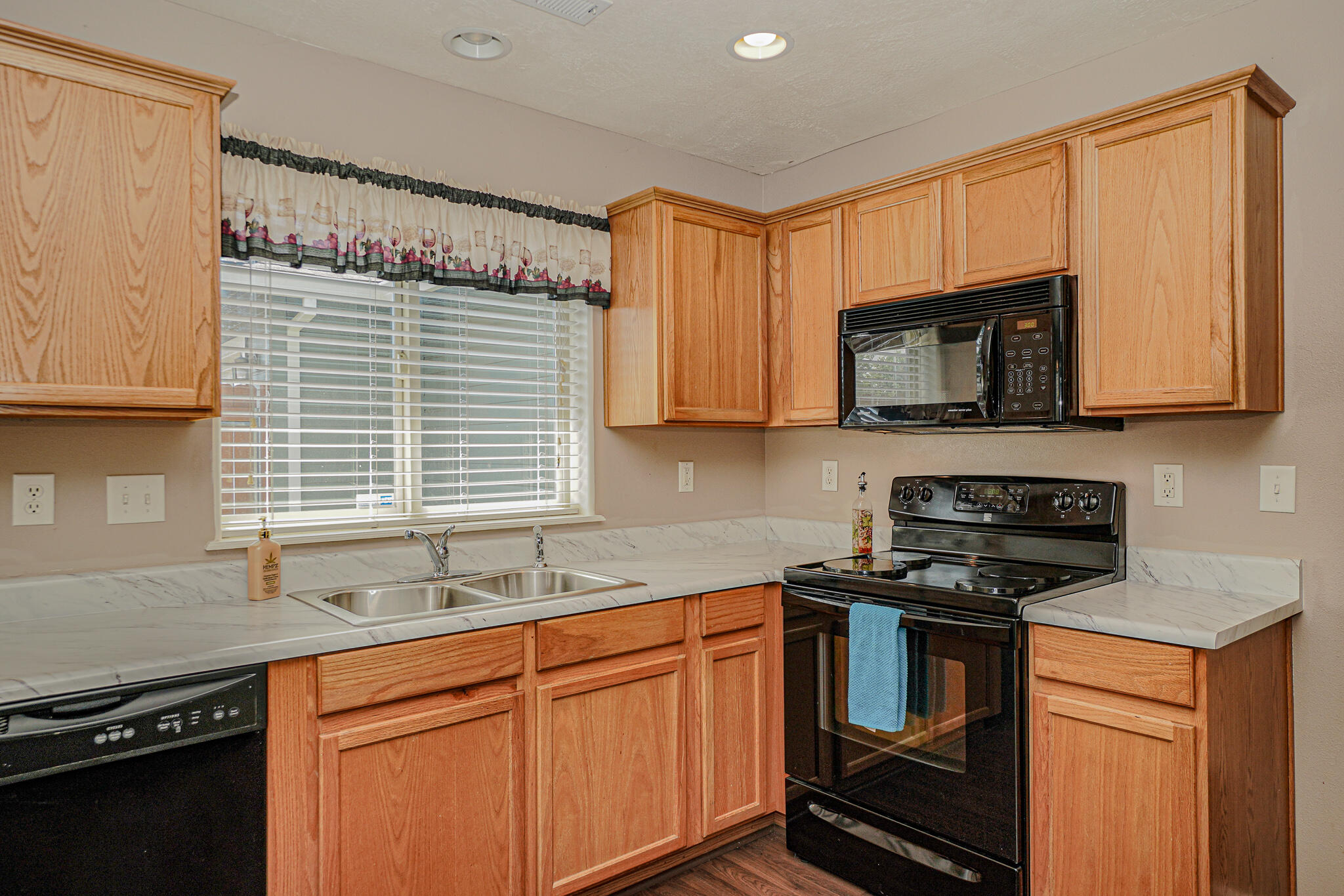 3015 Merriman Road, Unit 9 Medford, OR 97501 - Photo 12 of 22 Gallery Image 12