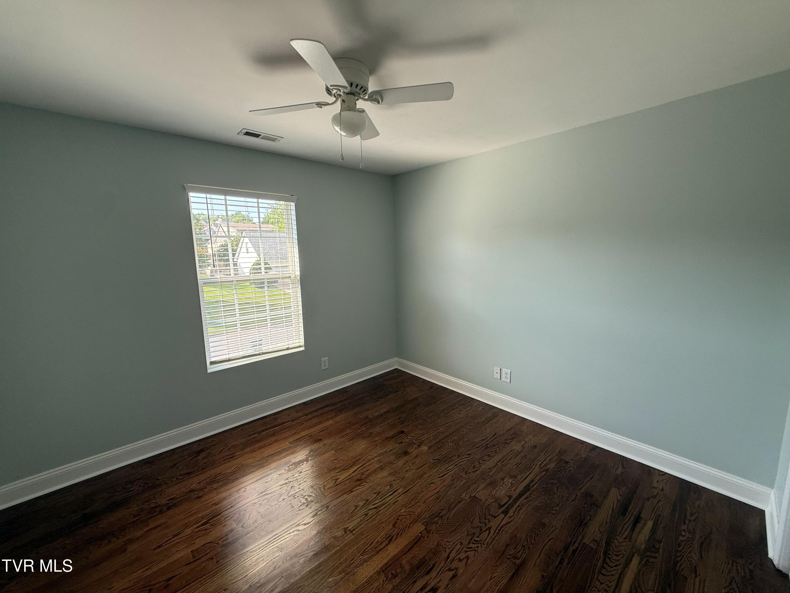 207 Haley Walk Bristol, TN 37620 - Photo 33 of 52 IMG_2723