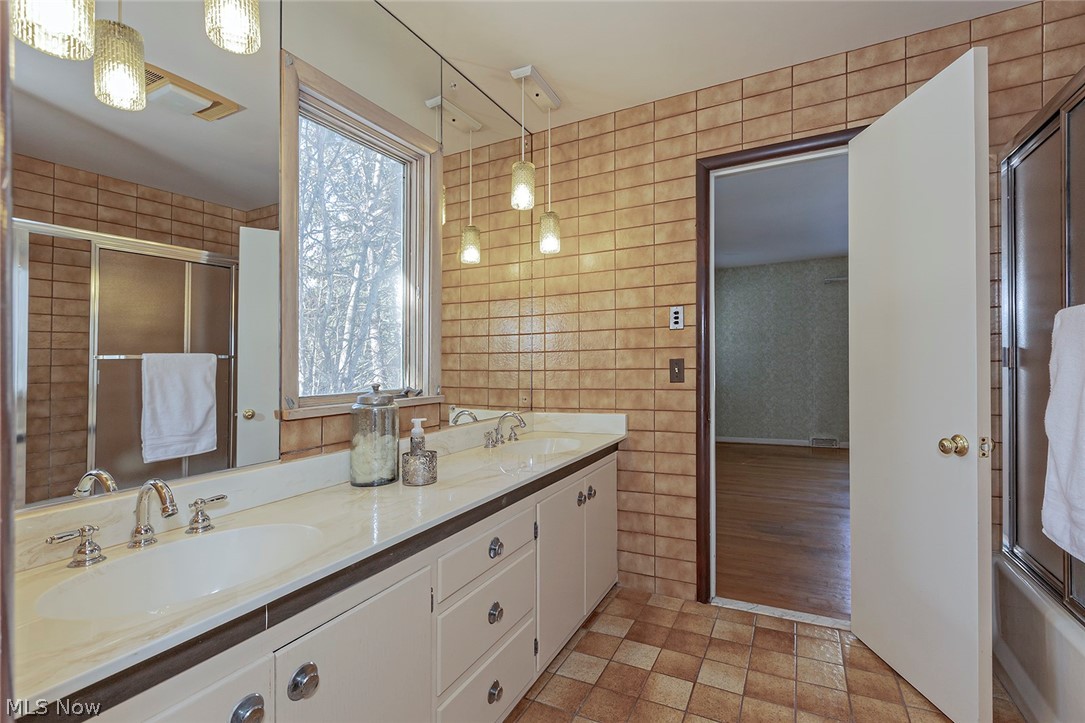 28430 Edgedale Road Pepper Pike, OH 44124 - Photo 9 of 35 Dual vanity in the master bathroom