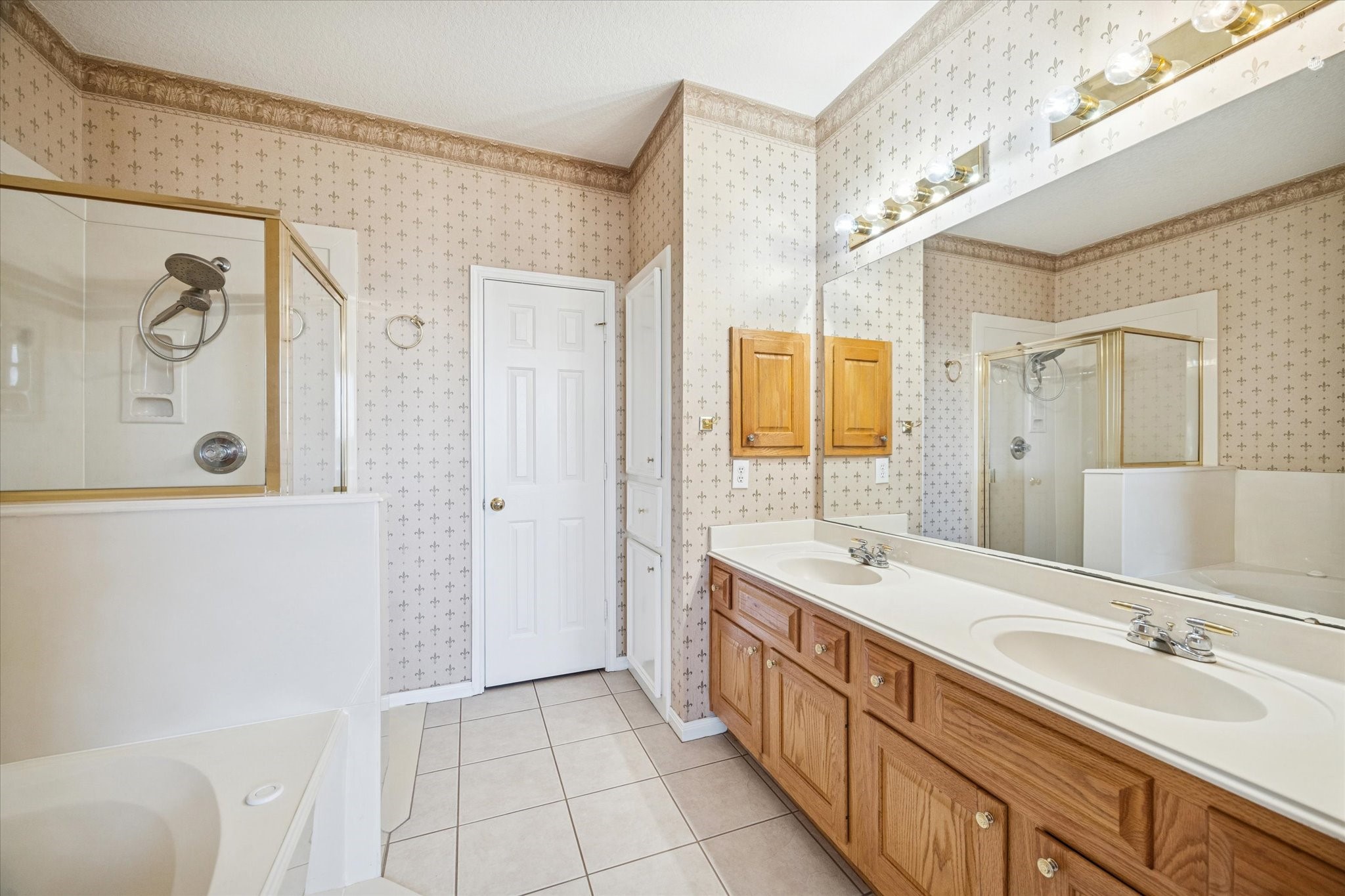 14420 Walters Road, Unit 62 Houston, TX 77014 - Photo 20 of 32 Primary bathroom