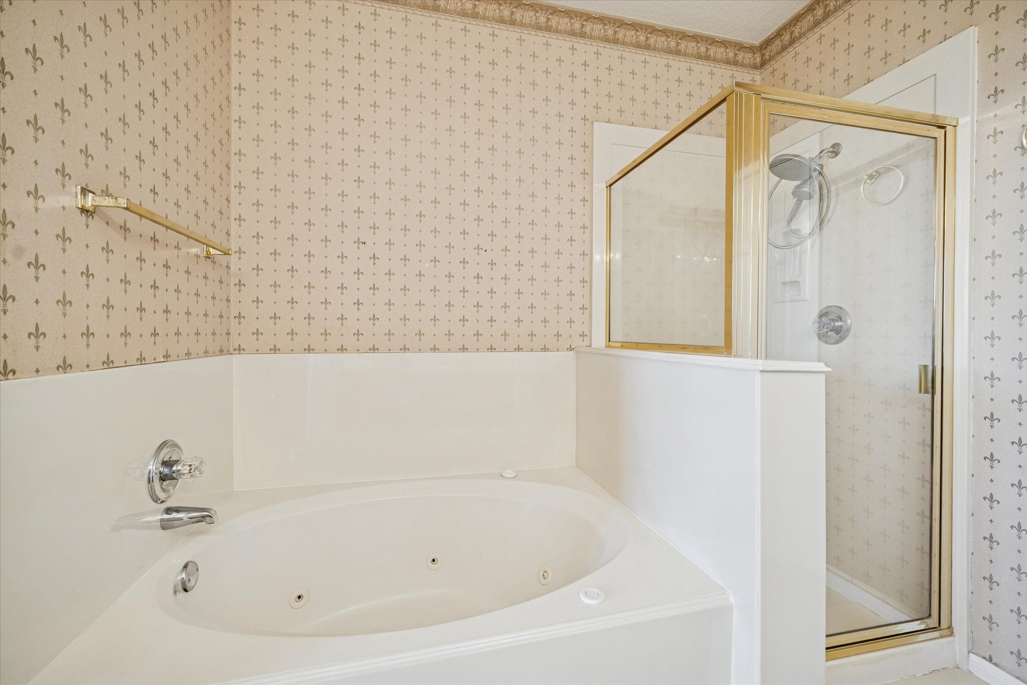 14420 Walters Road, Unit 62 Houston, TX 77014 - Photo 24 of 35 Primary bathroom