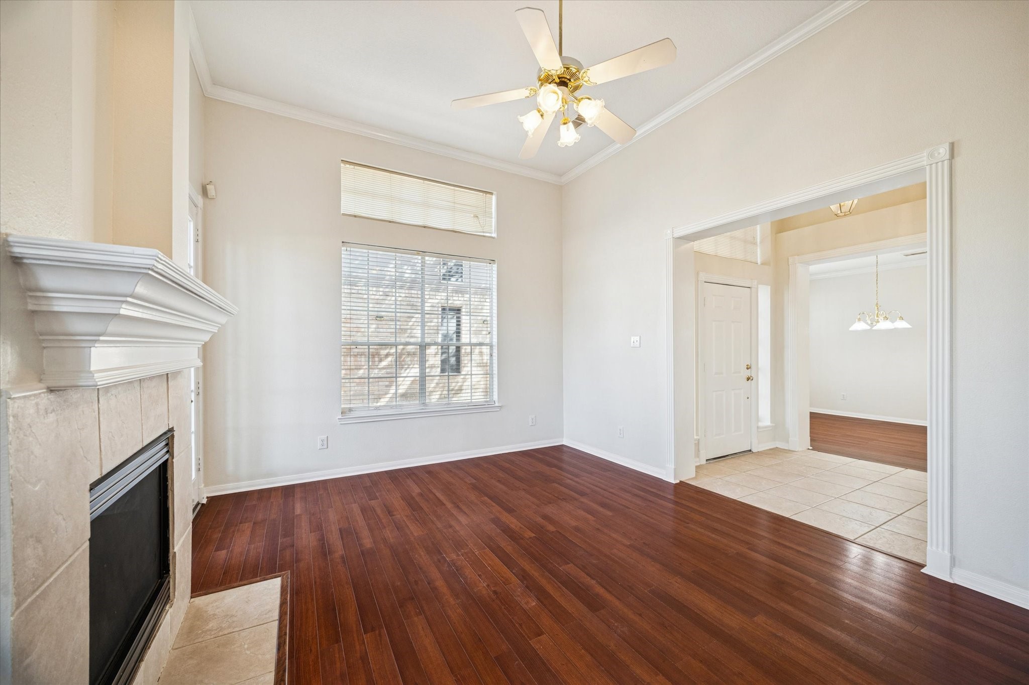 14420 Walters Road, Unit 62 Houston, TX 77014 - Photo 5 of 32 Living room