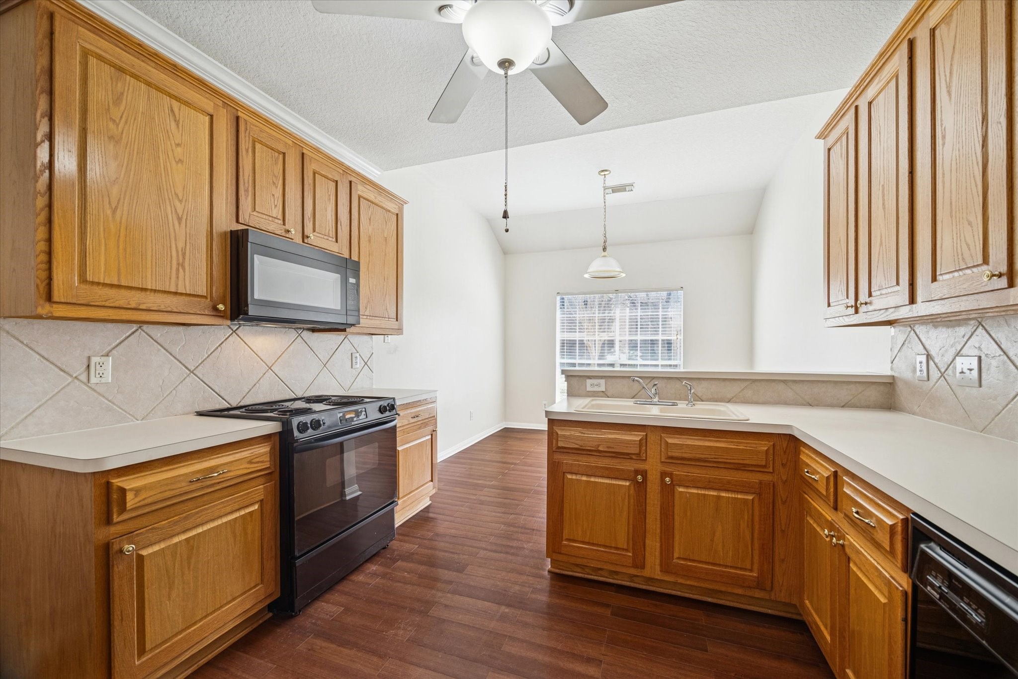 14420 Walters Road, Unit 62 Houston, TX 77014 - Photo 10 of 35 Kitchen