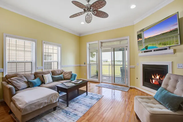 $924,500 | 90 West 2nd Street, Folly Beach, SC 29439