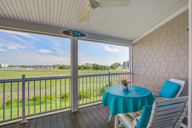 $924,500 | 90 West 2nd Street, Folly Beach, SC 29439