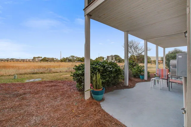 $879,500 | 90 West 2nd Street, Folly Beach, SC 29439