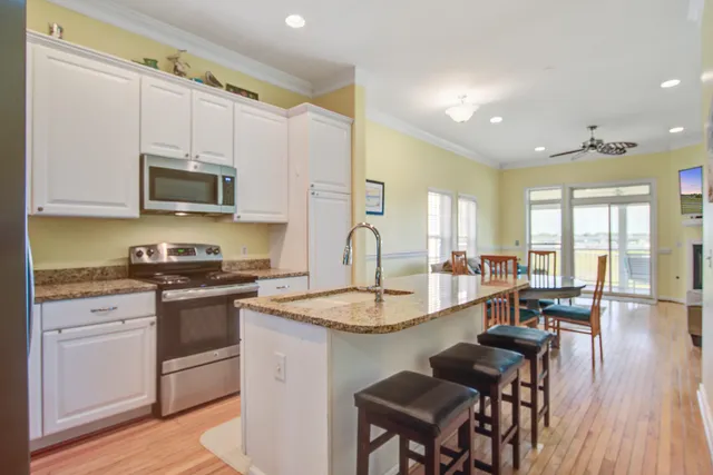 $924,500 | 90 West 2nd Street, Folly Beach, SC 29439