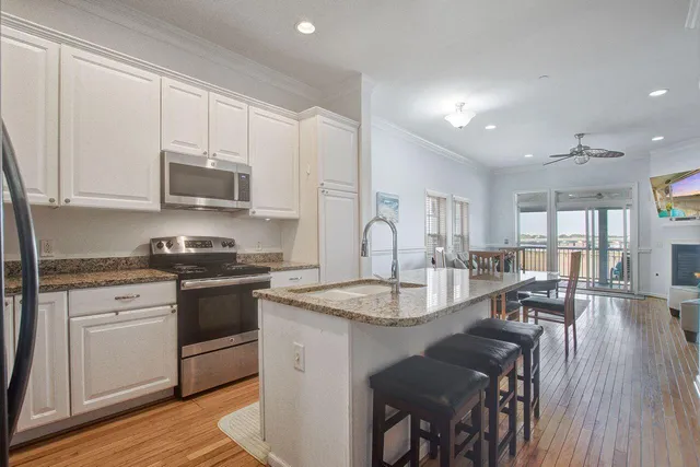 $879,500 | 90 West 2nd Street, Folly Beach, SC 29439