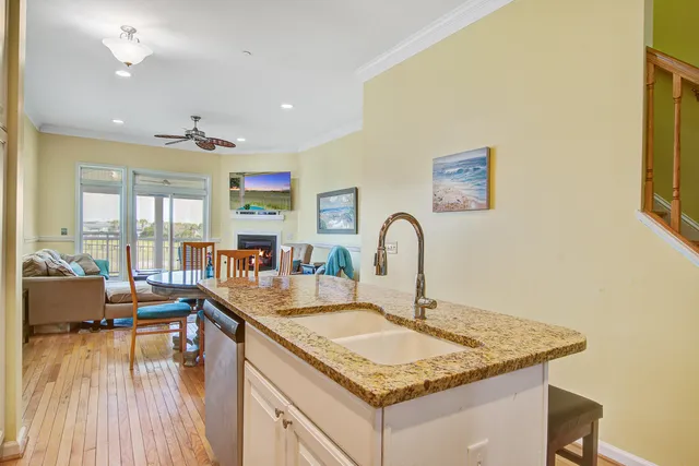 $924,500 | 90 West 2nd Street, Folly Beach, SC 29439