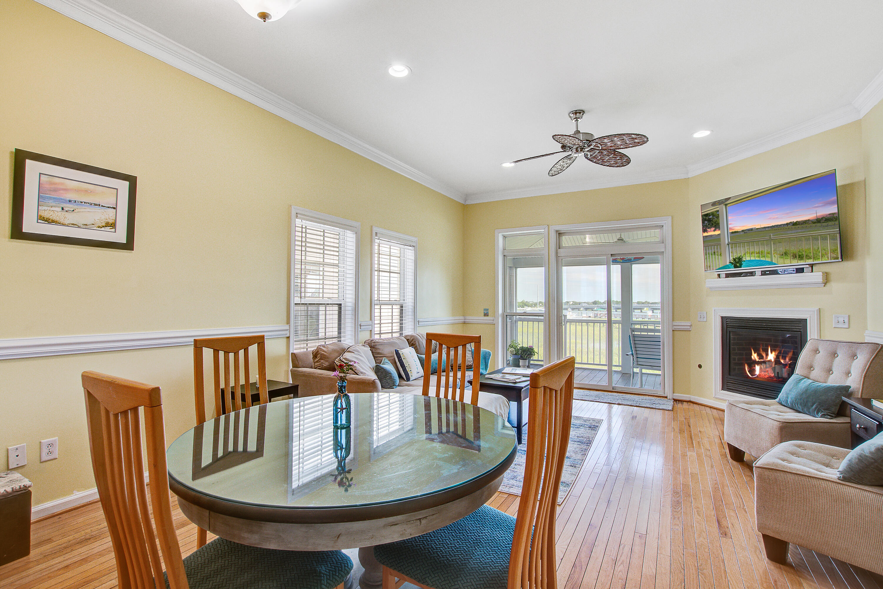 90 West 2nd Street Folly Beach, SC 29439 - Photo 7 of 39 Dining Area