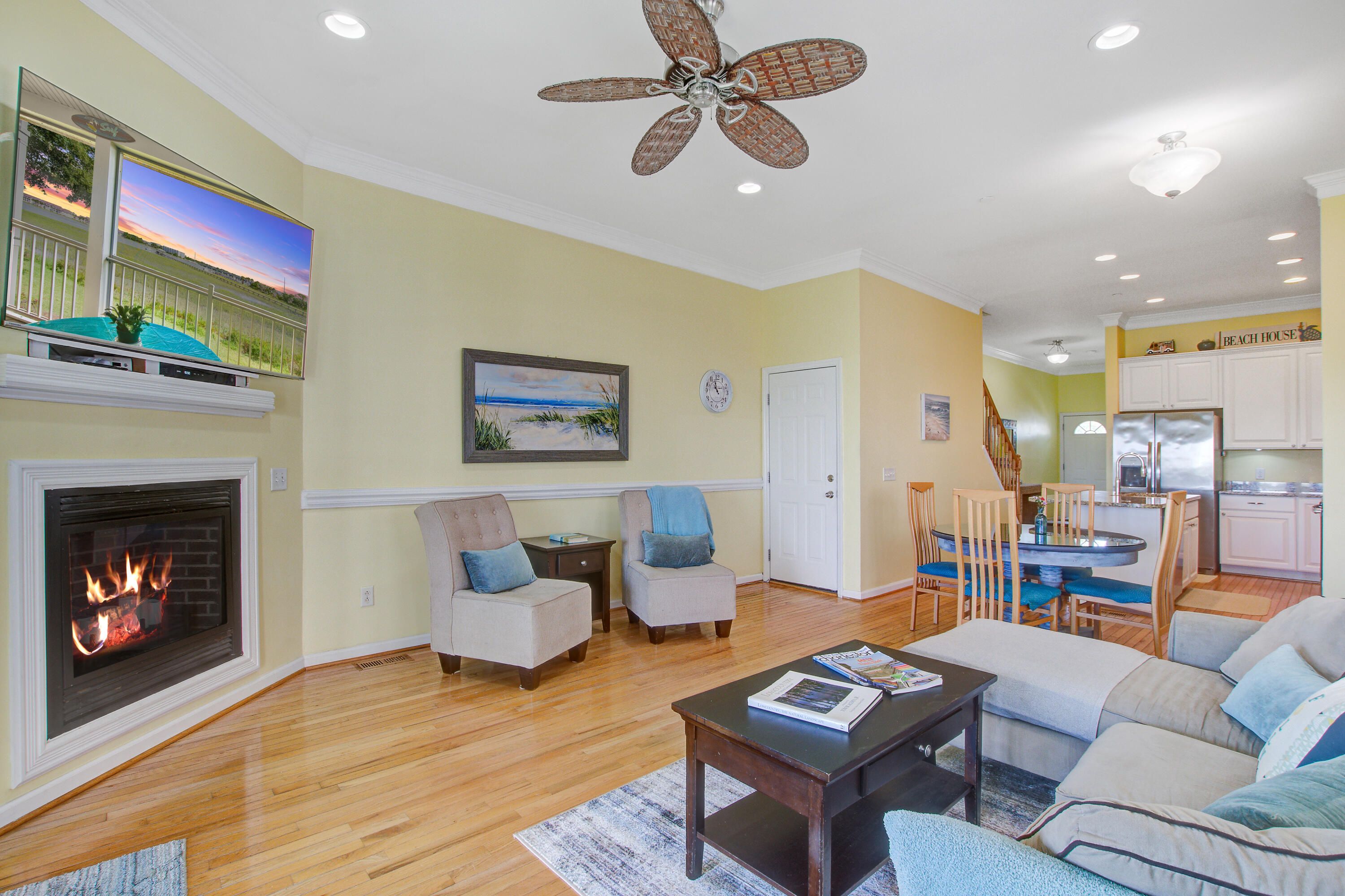 90 West 2nd Street Folly Beach, SC 29439 - Photo 9 of 39 Living Room