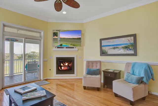 $924,500 | 90 West 2nd Street, Folly Beach, SC 29439