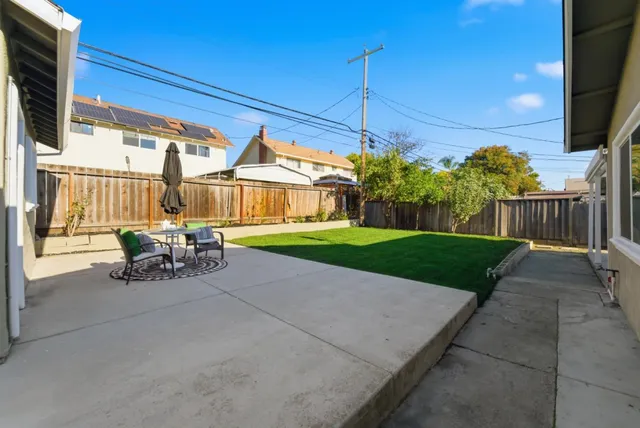 a view of a house with backyard and porch