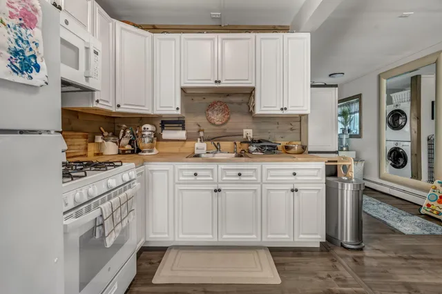 $1,185,000 | 546 Webber Pond Road, Vassalboro, ME 04989