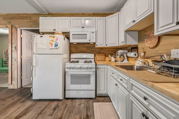 $1,185,000 | 546 Webber Pond Road, Vassalboro, ME 04989