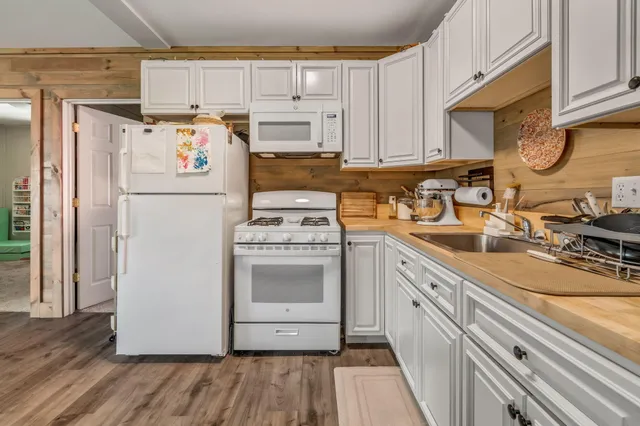 $1,185,000 | 546 Webber Pond Road, Vassalboro, ME 04989