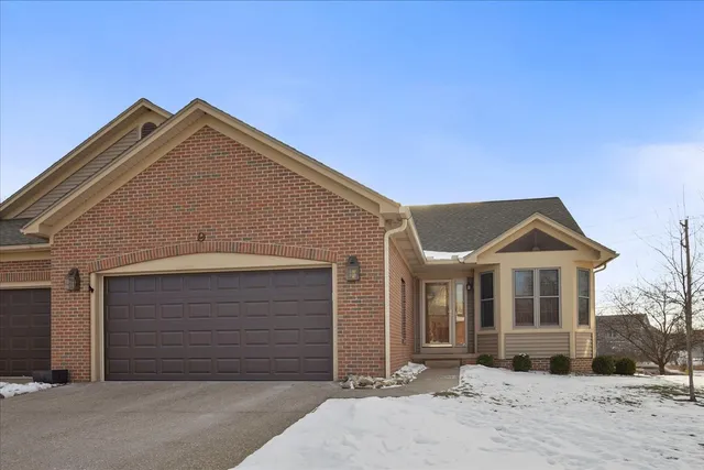 $370,000 | 9 Spruce Court, Bloomington, IL 61704