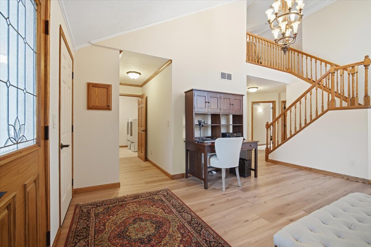 9 Spruce Court Bloomington, IL 61704 - Photo 5 of 42 a view of a interior of house