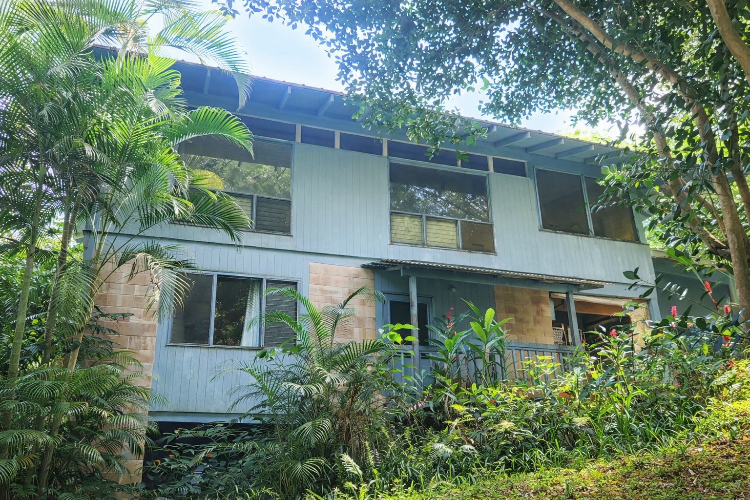 front view of house with a dry yard