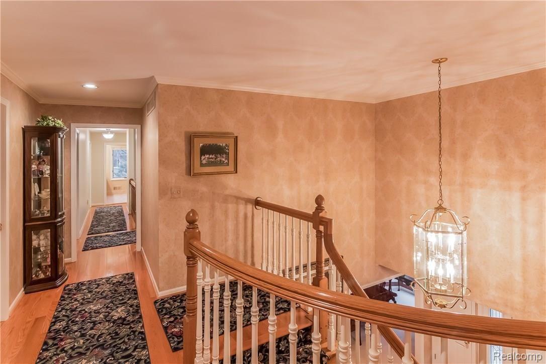 4037 Oak Tree Circle Rochester, MI 48306 - Photo 20 of 55 020-Landing-2337566-large.jpg
