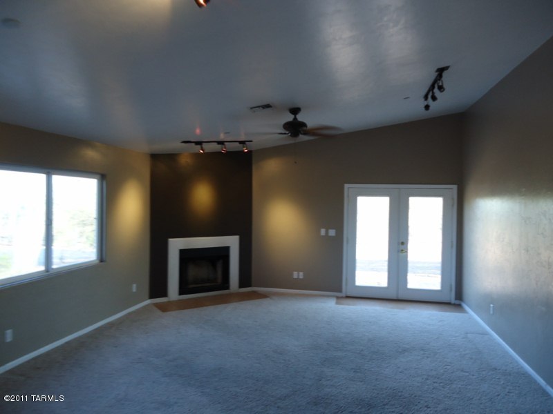 7140 North Gemstone Road Tucson, AZ 85743 - Photo 4 of 13 Gallery Image 4
