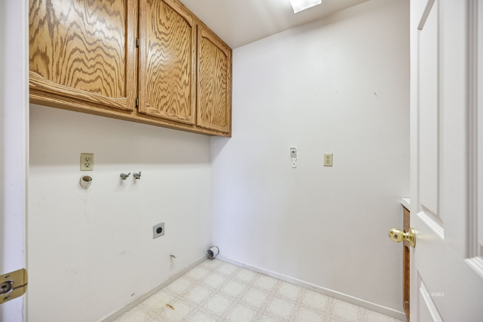401 North Inyo Street Ridgecrest, CA 93555 - Photo 29 of 37 a view of a door