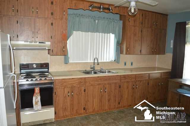 8151 Blue Bush Road Maybee, MI 48159 - Photo 19 of 43 21470519-18.JPG