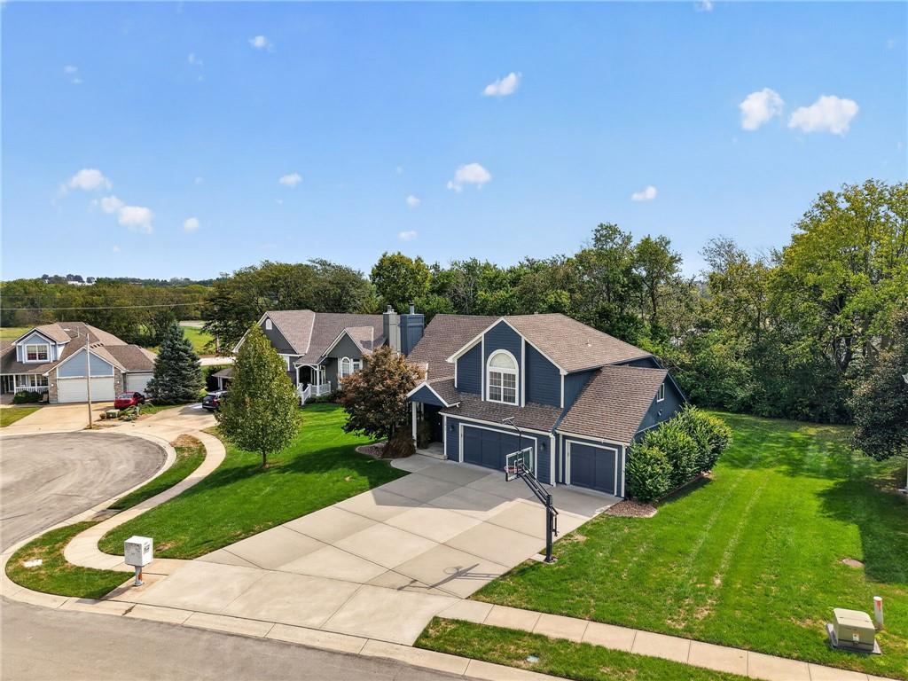 2017 Southwest Post Oak Road Lee's Summit, MO 64082 - Photo 3 of 77 Gallery Image 3