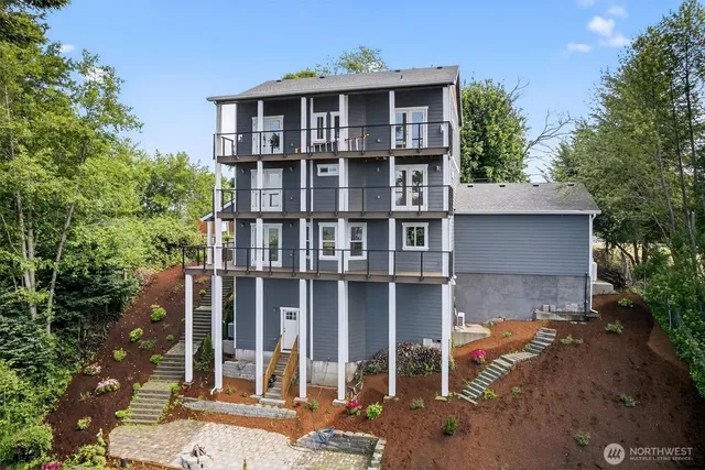 a view of a pathway with a house