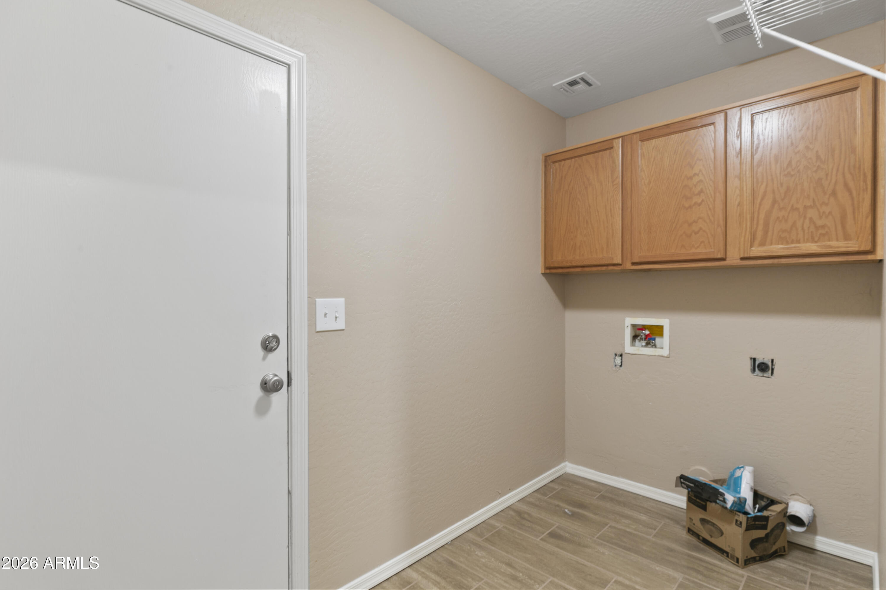 7203 South 2nd Lane Phoenix, AZ 85041 - Photo 26 of 30 28 - Laundry Room
