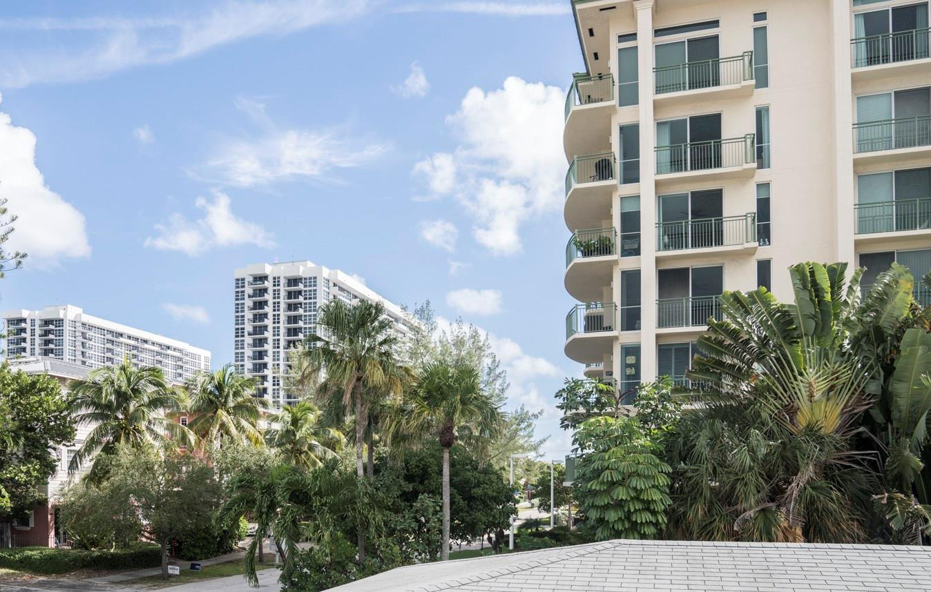 424 North Riverside Drive Pompano Beach, FL 33062 - Photo 2 of 24 Photo 2
