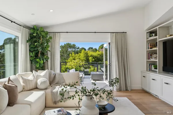 $3,995,000 | 30 Corte Sereno, Greenbrae, CA 94904
