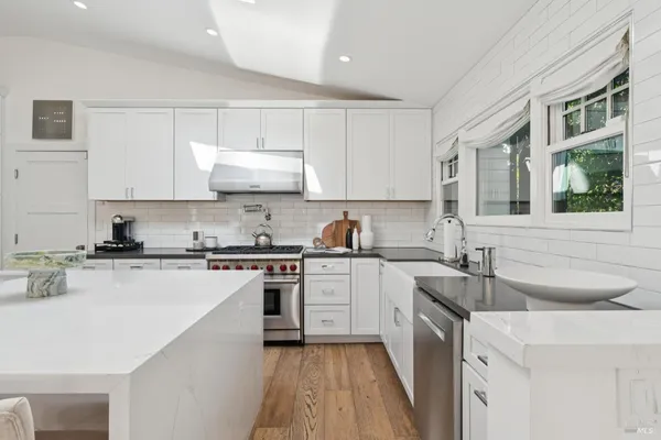 $3,995,000 | 30 Corte Sereno, Greenbrae, CA 94904
