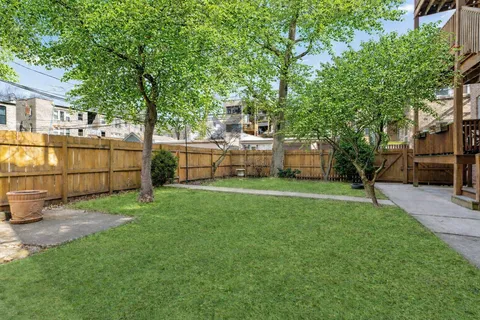 $330,000 | 1418 West Rosemont Avenue, Unit 1W, Chicago, IL 60660