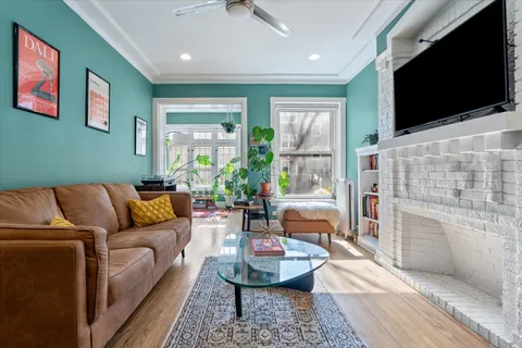 $330,000 | 1418 West Rosemont Avenue, Unit 1W, Chicago, IL 60660