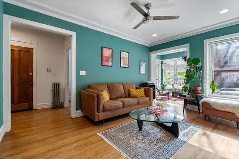 $330,000 | 1418 West Rosemont Avenue, Unit 1W, Chicago, IL 60660