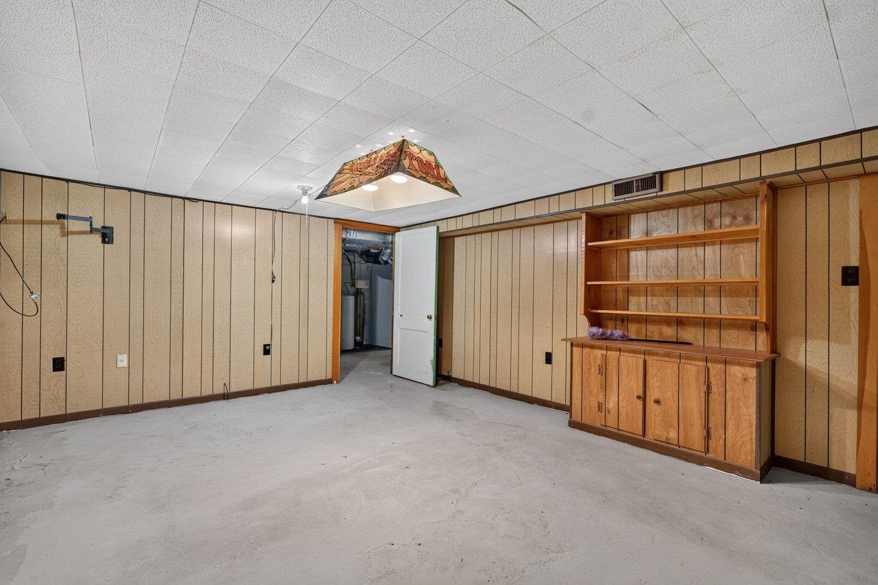 10402 Phillips Store Road Broadway, VA 22815 - Photo 42 of 68 a view of an empty room with closet area
