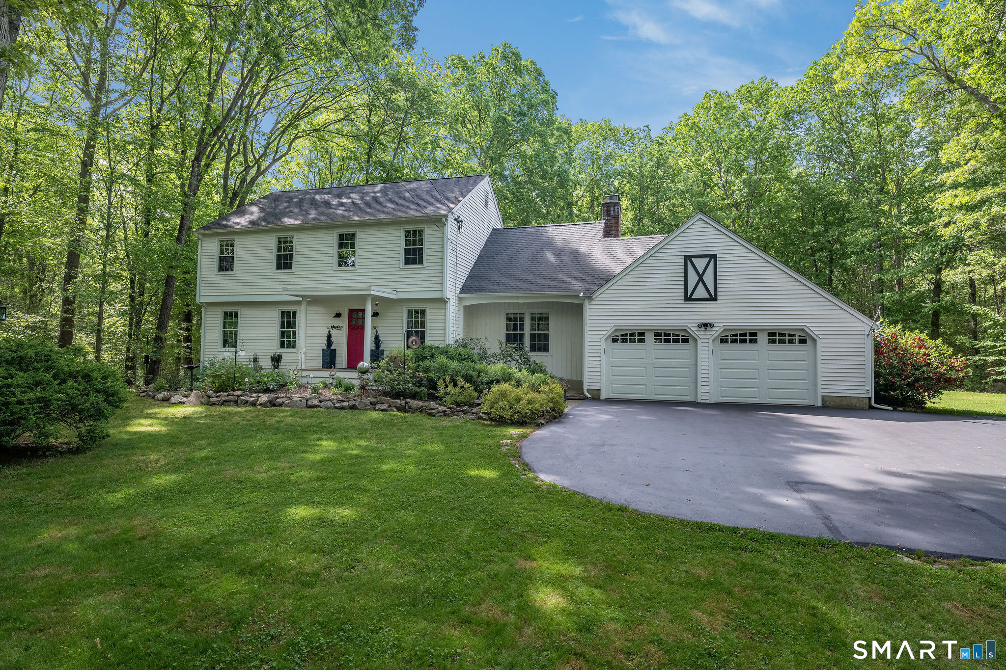 a view of house with garden and trees