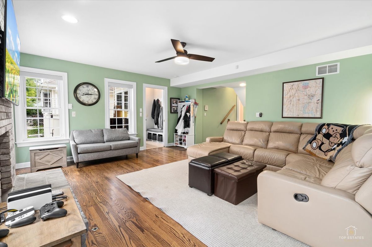 208 North Willow Road Elmhurst, IL 60126 - Photo 14 of 37 Gallery Image 14