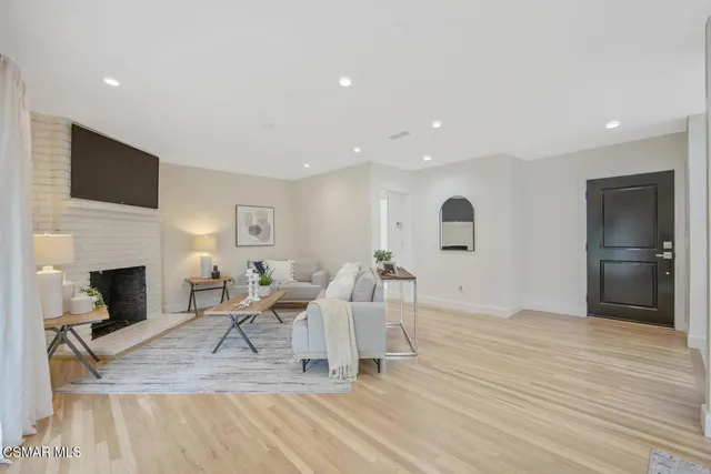 $899,950 | 7055 Park Manor Avenue, North Hollywood, CA 91605