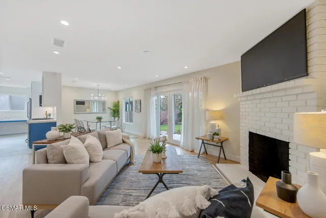 $899,950 | 7055 Park Manor Avenue, North Hollywood, CA 91605