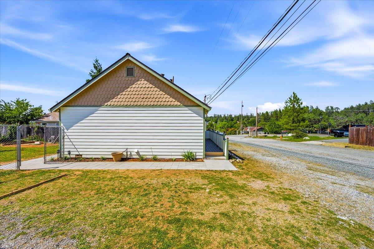 232 Upper Slate Creek Road Grass Valley, CA 95945 - Photo 42 of 48 a view of an house with backyard and a tree