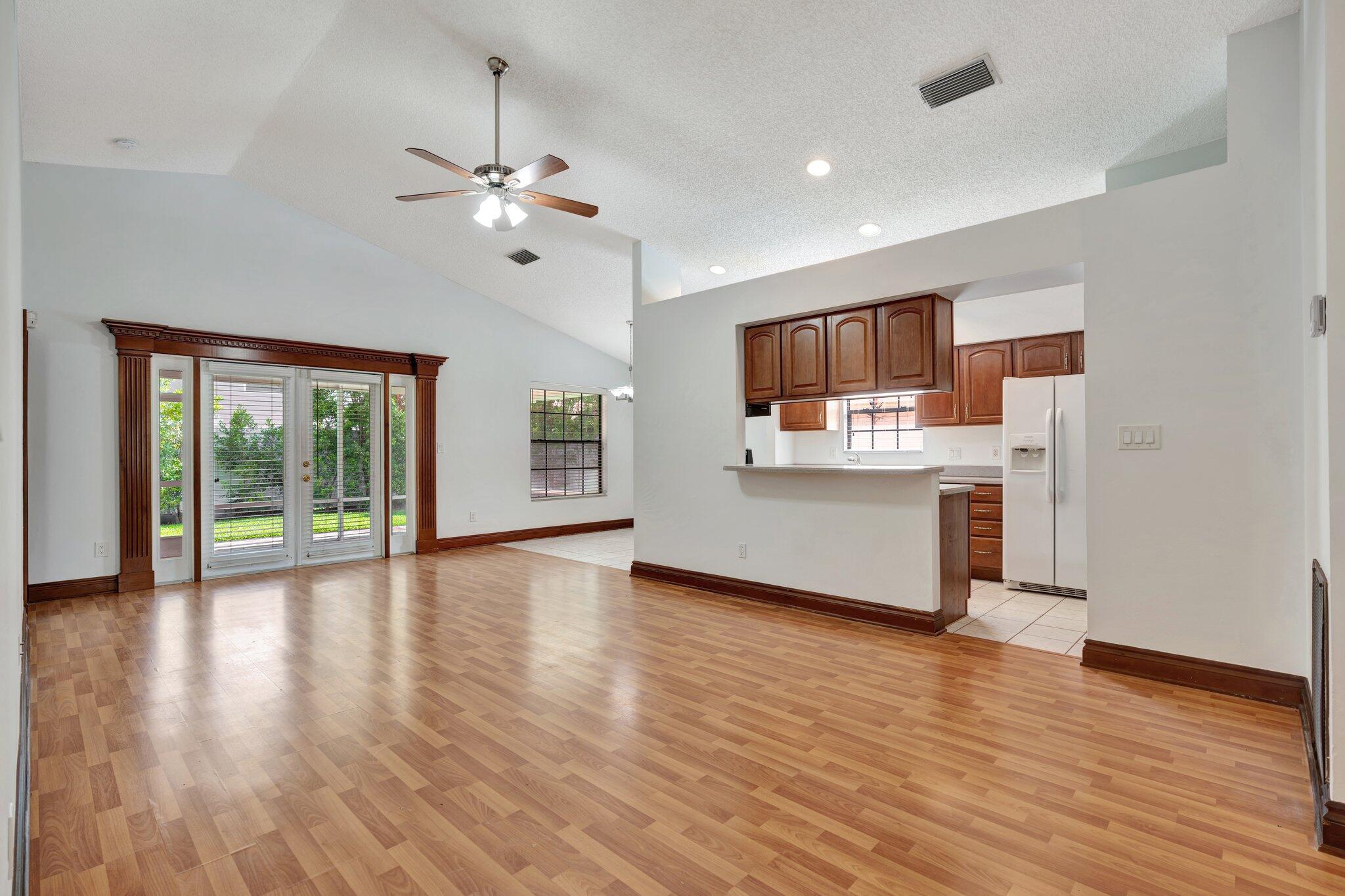 6149 Foster Street Jupiter, FL 33458 - Photo 3 of 25 LIVING/KITCHEN