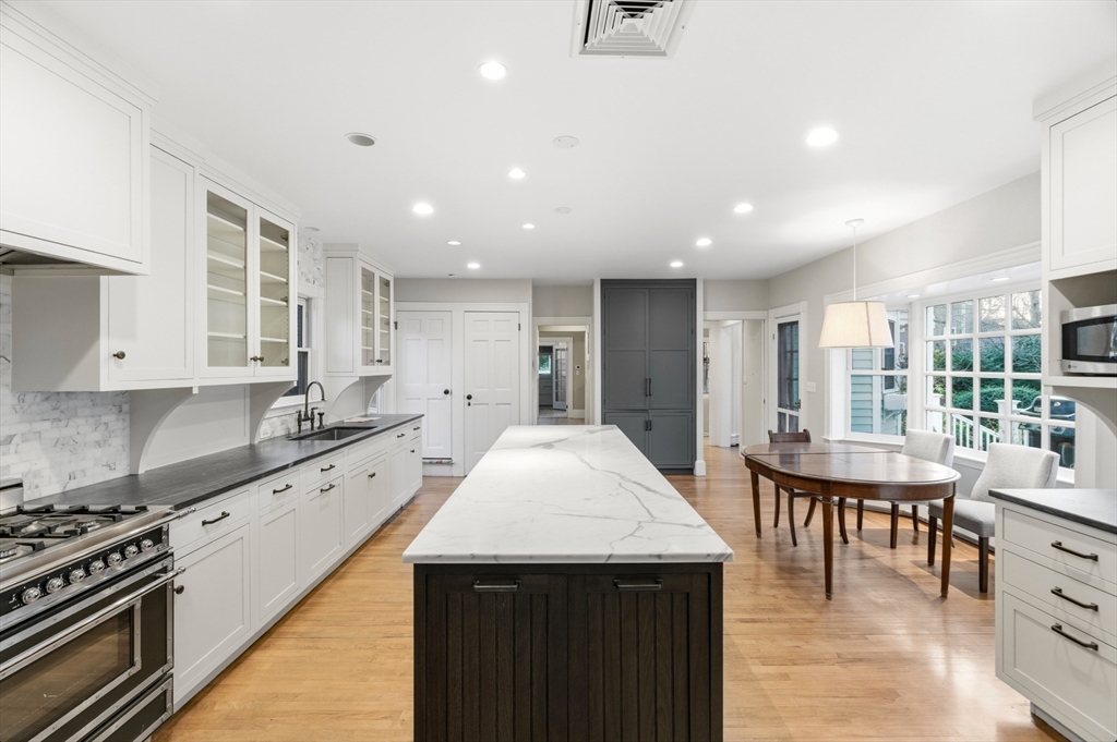 9 Maple Road Weston, MA 02493 - Photo 2 of 39