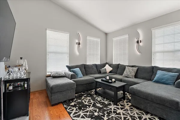 $299,900 | 2941 Woodside Drive, Joliet, IL 60431