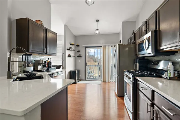 $299,900 | 2941 Woodside Drive, Joliet, IL 60431